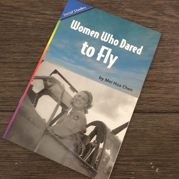 Women Who Dare to Fly by: Mei Hua Chen paperback book - Picture 1 of 3